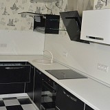 Черно-белая кухня в стиле минимализм, выполнена по индивидуальным размерам и проекту